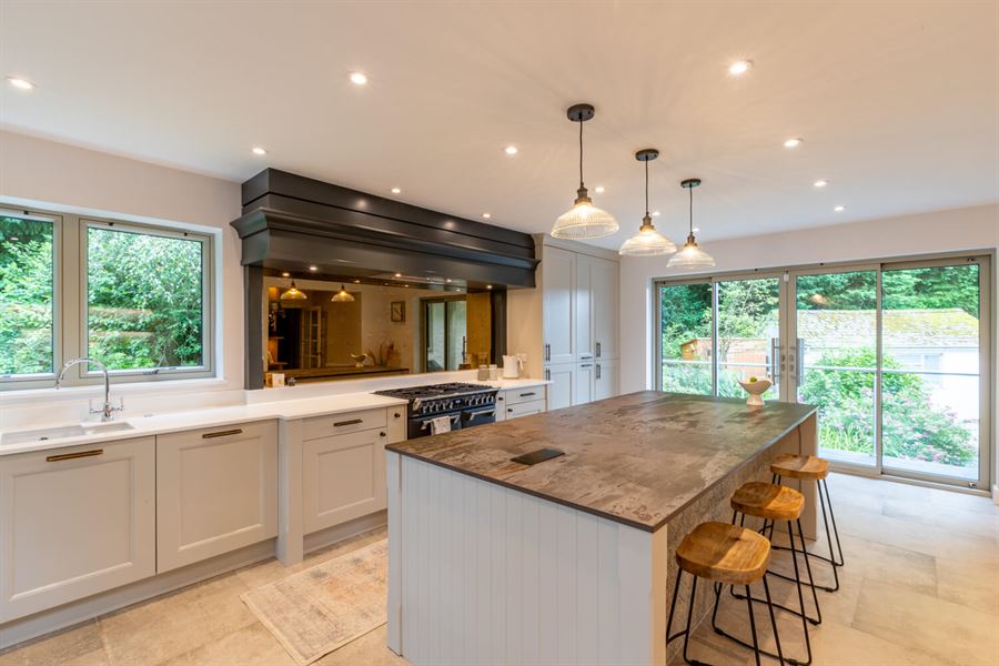 Kitchen with mantel and antique brass splashback